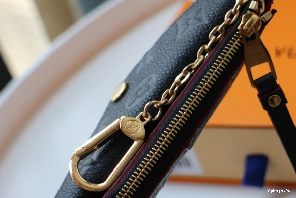 RECTO HOLDER VERSO CARD VUITTON LOUIS 0522